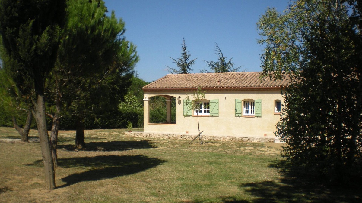 Carcassonne House | Quiet house near a landscaped lake