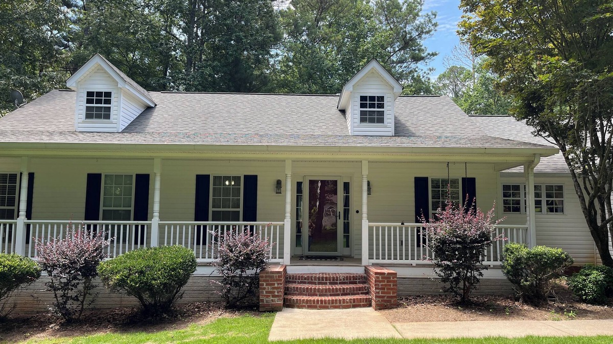 Newnan House | Quiet house with huge pool