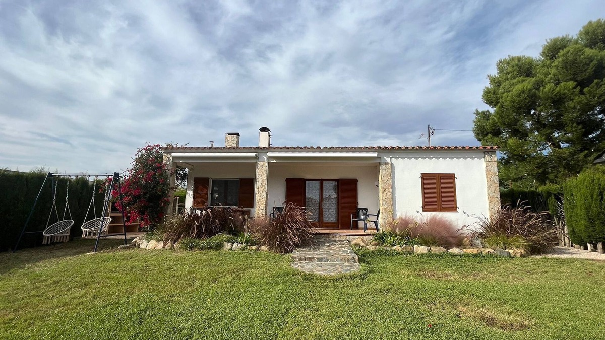 Calonge House | Quiet house with large garden near the beach ideal for families.