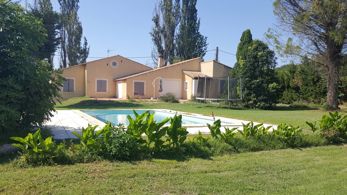 Pujaut House | Quiet house with pool 10 min from Avignon