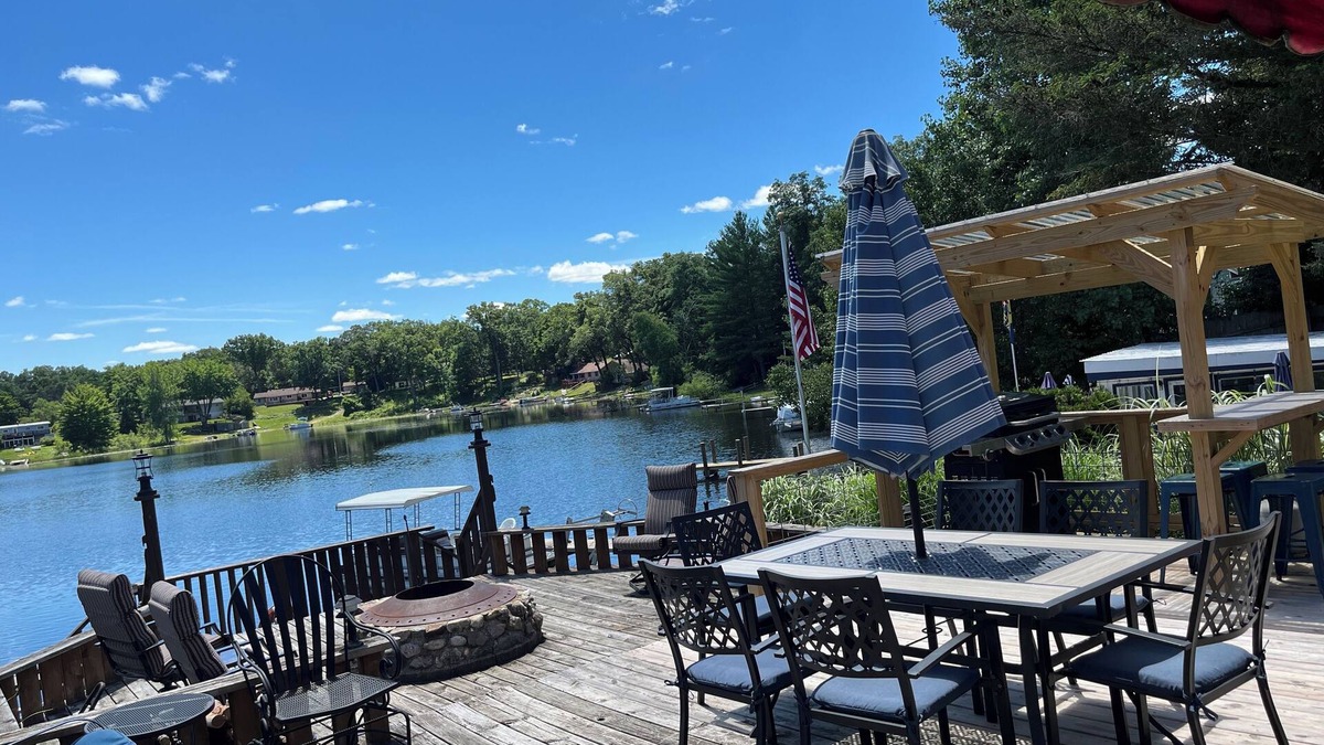 Twin Lake House | Quiet lake front with all the amenities of home! Start your fall tour with us!