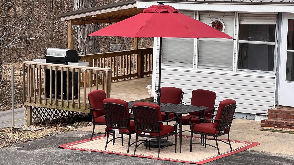 Big Rock Cottage | Quiet Lake/Hunting cottage super close to boat launch and beach