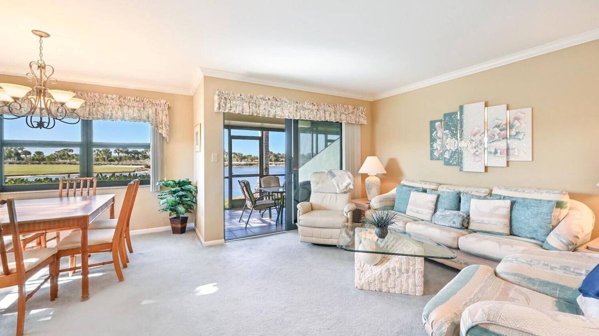 Hammock Bay Condo | Quiet lakeview/golf course 3 m N of Marco