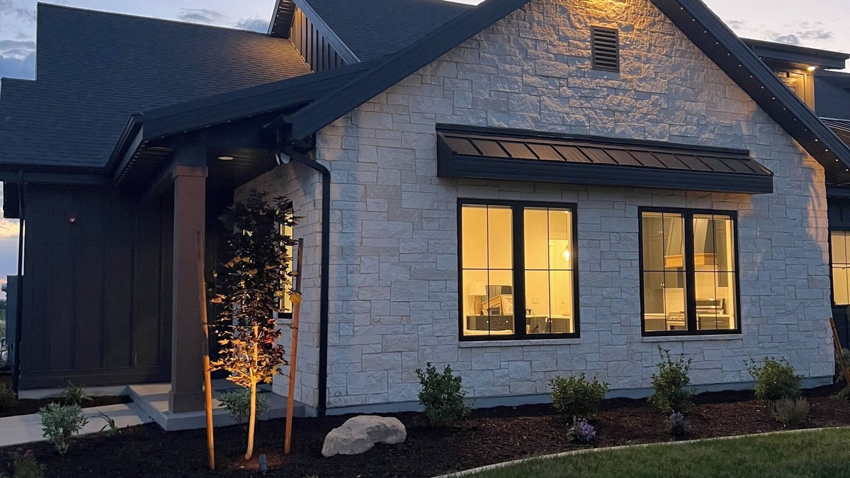 Lake Shore Cottage | Quiet living surrounded by horses and sunsets.
