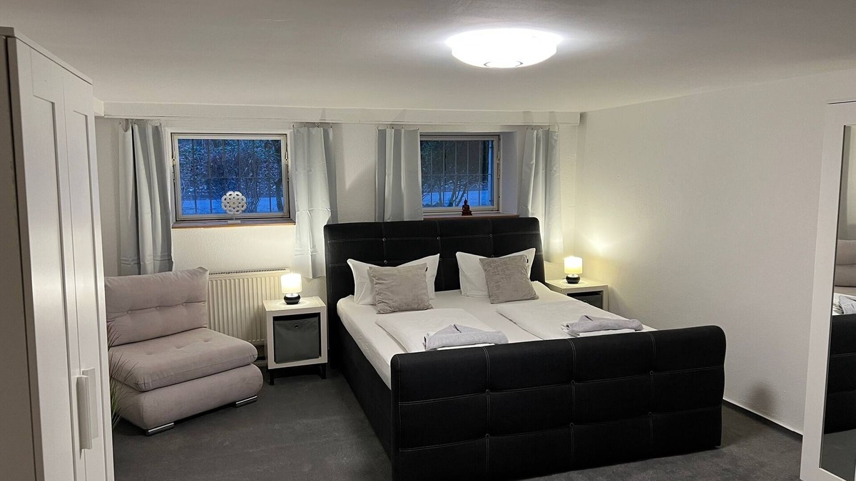 Gehlsdorf Apartment | Quiet mechanic's apartment in the basement of the German Villa with shared sauna