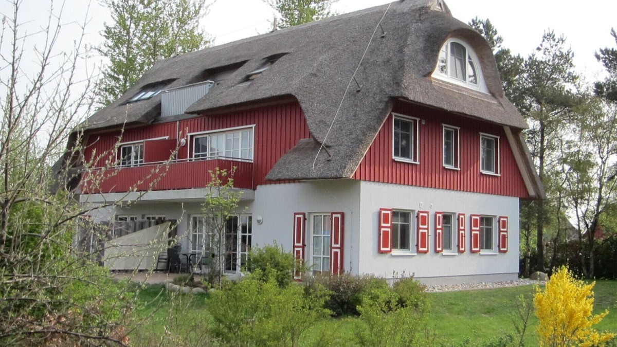 Wieck auf dem Darss Apartment | Quiet, modern furnished apartment with balcony in thatched roof house