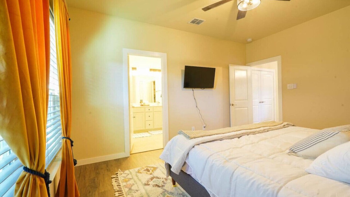 Denton House | Quiet Neighborhood, 2 story