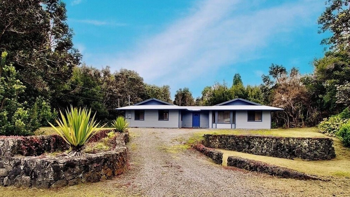 Volcano House | Quiet neighborhood Across from Hawaii Volcanoes National Park
