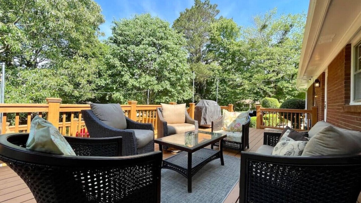Buford House | Quiet neighborhood, complementry lake access