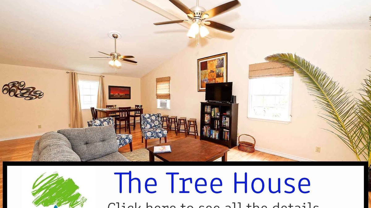 Port Aransas House | Quiet neighborhood, Boat Parking! Great Pet Friendly property, lots of parking! King bed.