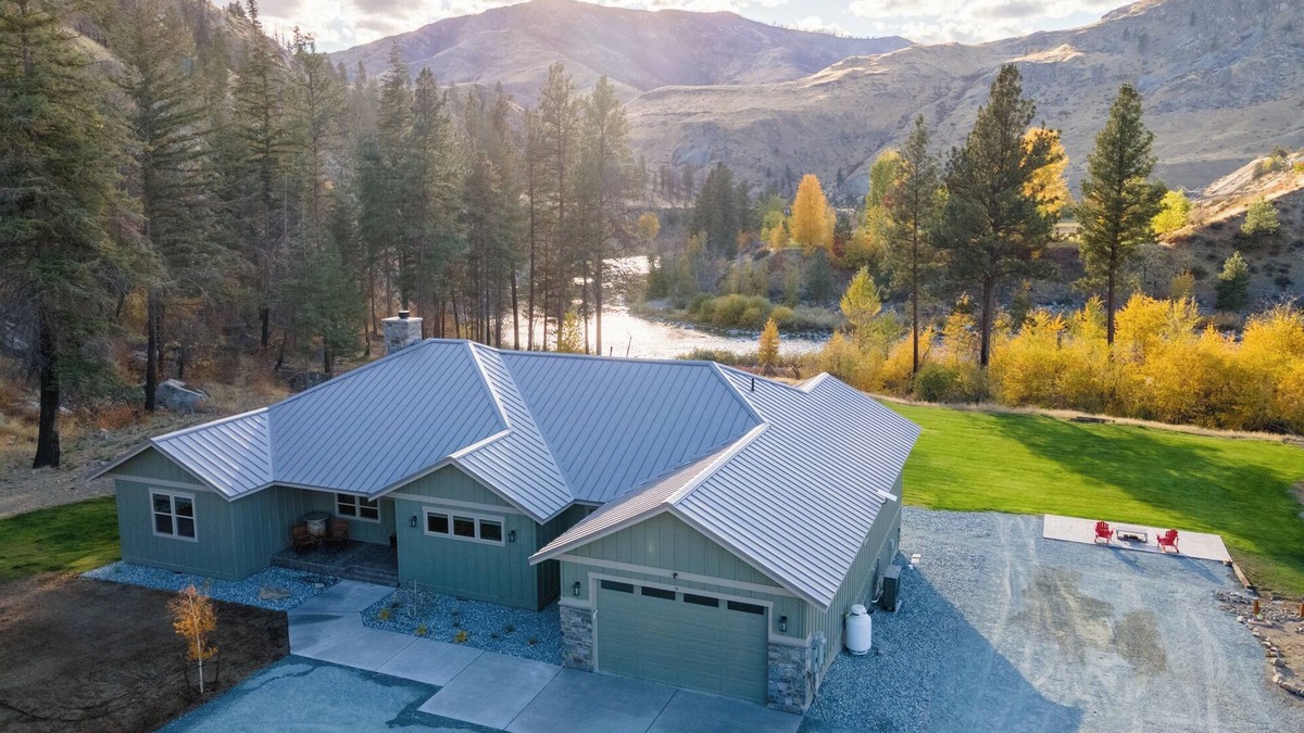 Pateros House | Quiet New Home on Methow River secluded! Near Golf, Trails and Winery’s