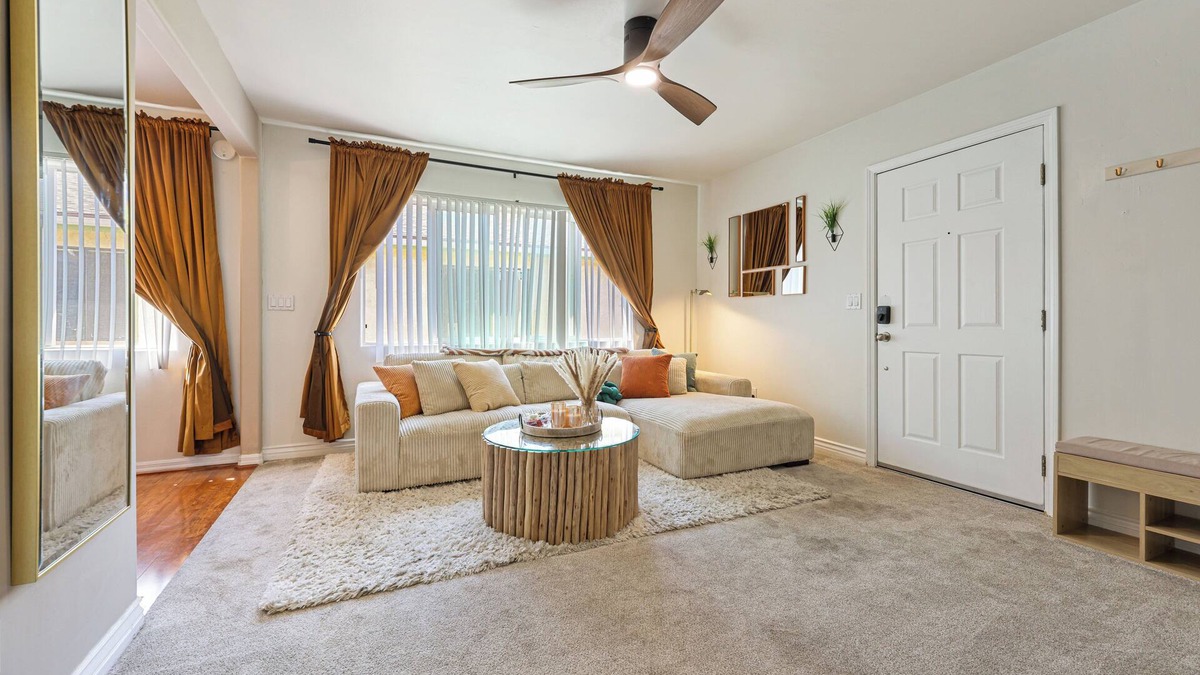 University Heights Condo | Quiet North Park Luxury Condo w/Free Parking & A/C