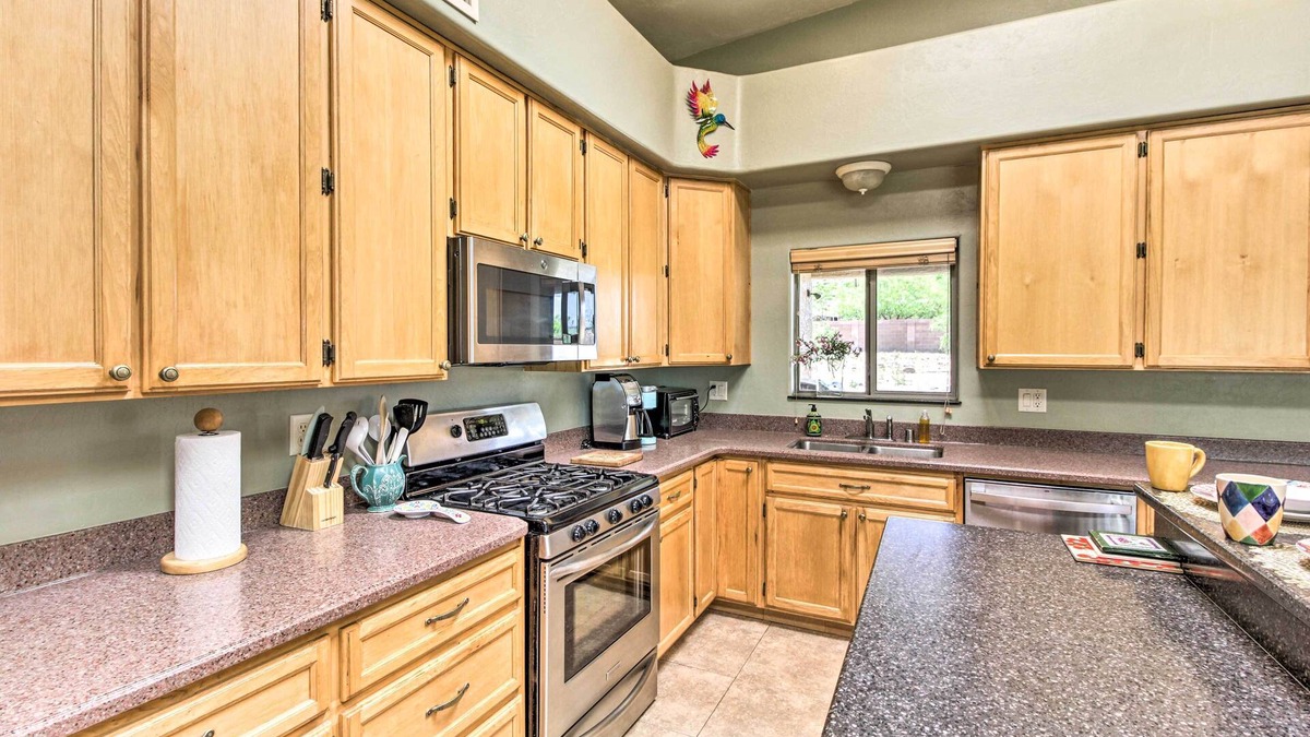 Sierra Vista Southeast House | Quiet & Peaceful Hereford Gem - Dogs Welcome!