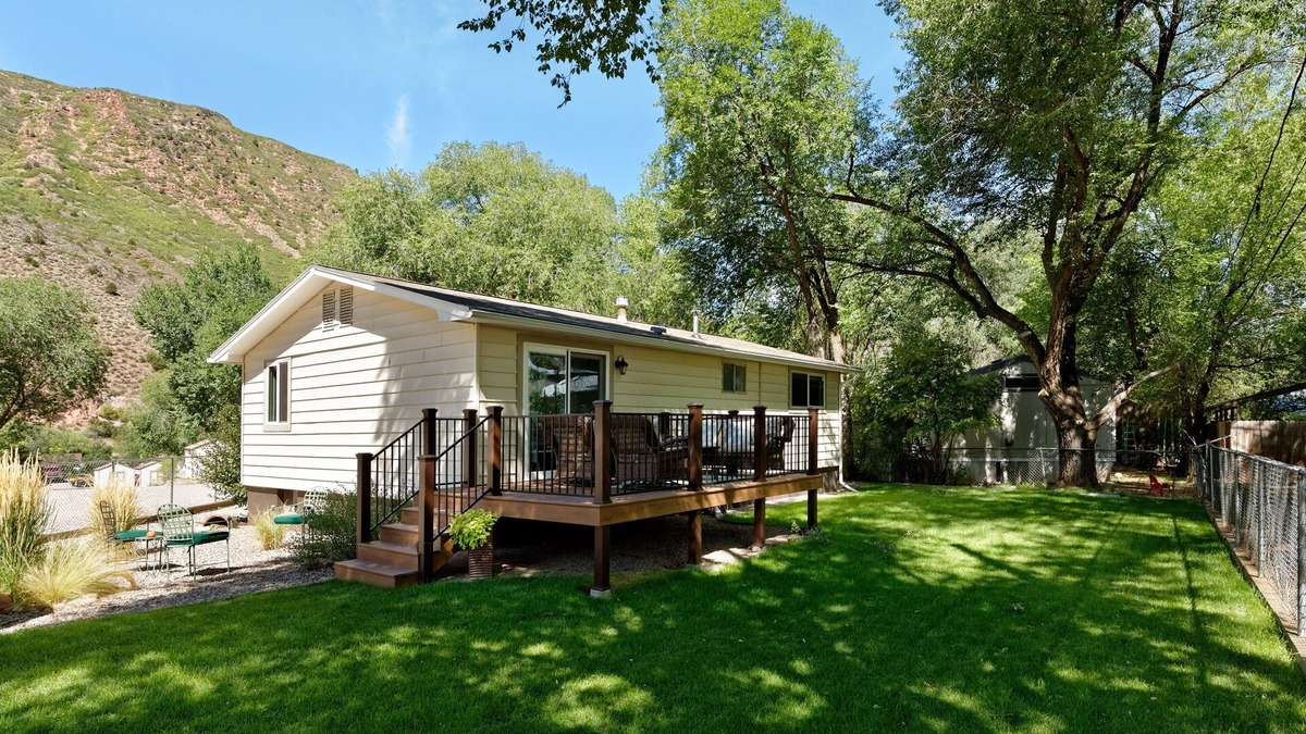 Glenwood Springs House | Quiet, pet friendly, enclosed yard, biking trails close by
