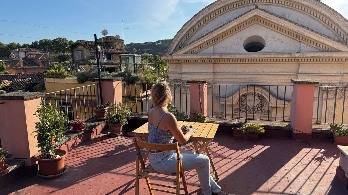 Rione VII Regola Apartment | Quiet Piazza Navona Apartment with Courtyard Patio, Lift & Rooftop Views