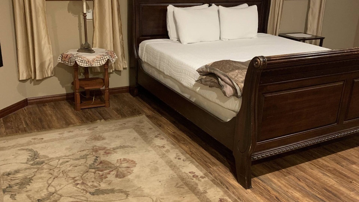 Oak Harbor Apartment | Quiet private king suite
