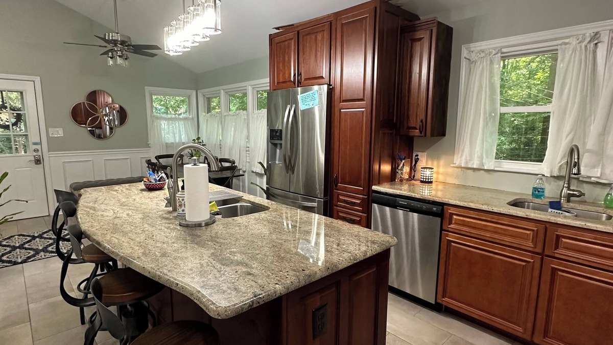 Chapel Hill Apartment | Quiet, quaint 2 bedroom 2 bath upstairs apartment 3.5 miles from UNC