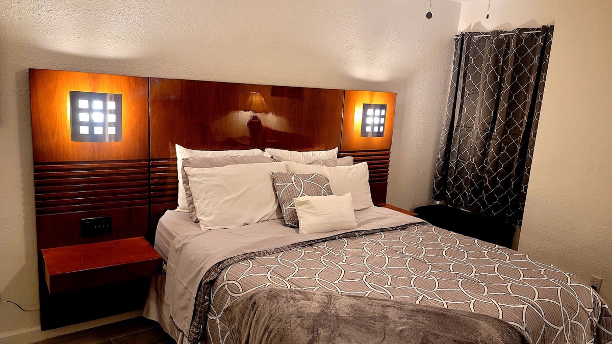 Oklahoma City Condo | Quiet Quant Condo- 5 min from mall.