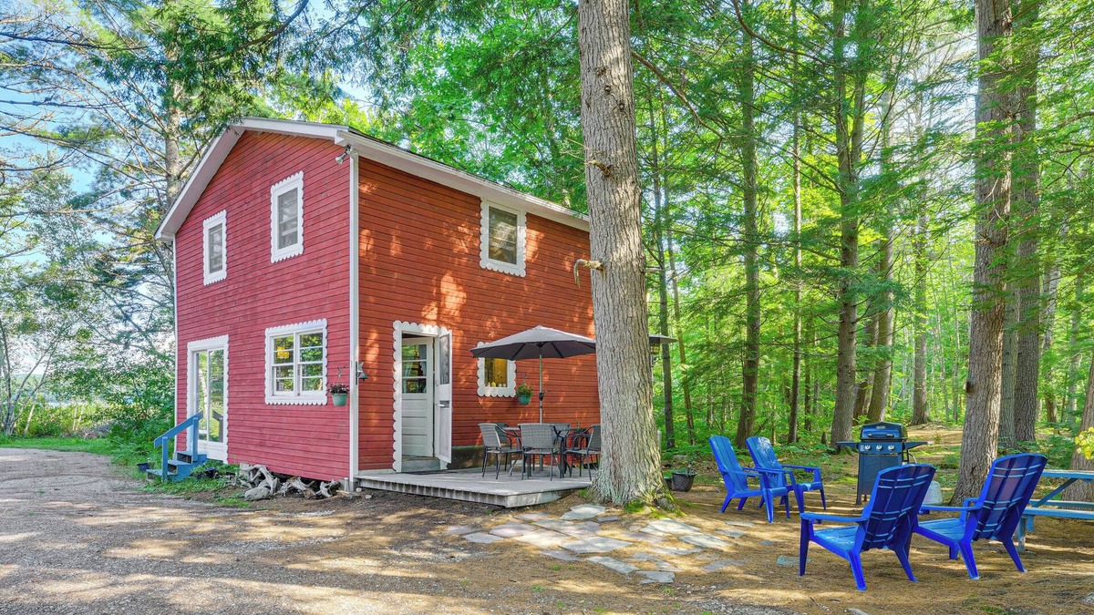 Raymond Cottage | Quiet & Remote Cottage on Panther Pond!