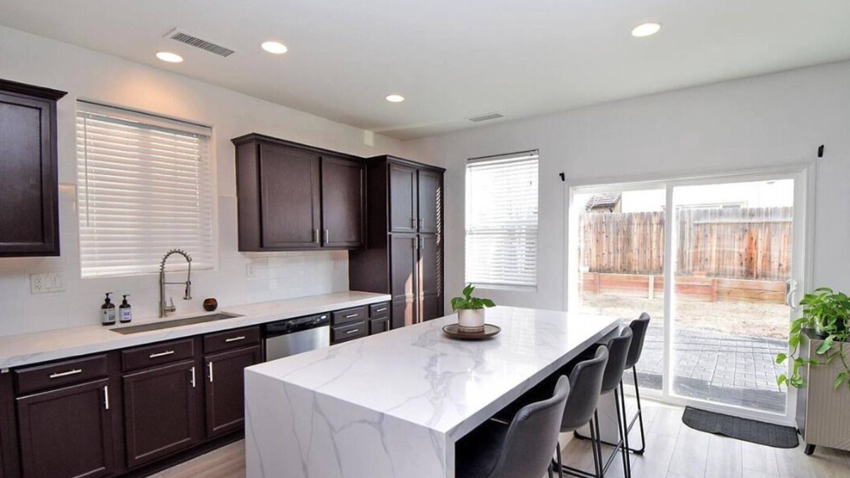 Reno House | Quiet, residential South Reno rental- 3 minutes to Cyan Park, 20 to Mt Rose