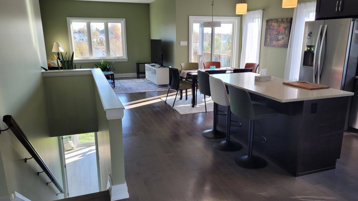 The Nation House | Quiet Riverfront , Pet friendly