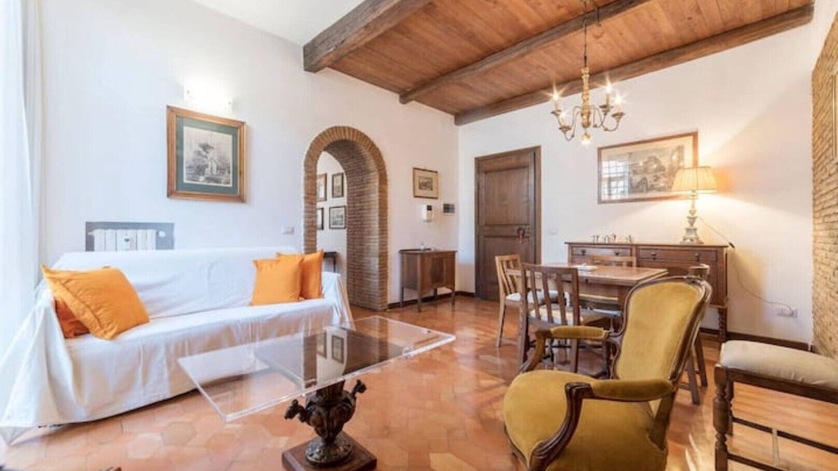 Rione II Trevi Apartment | Quiet roof terraces close to trevi fountain