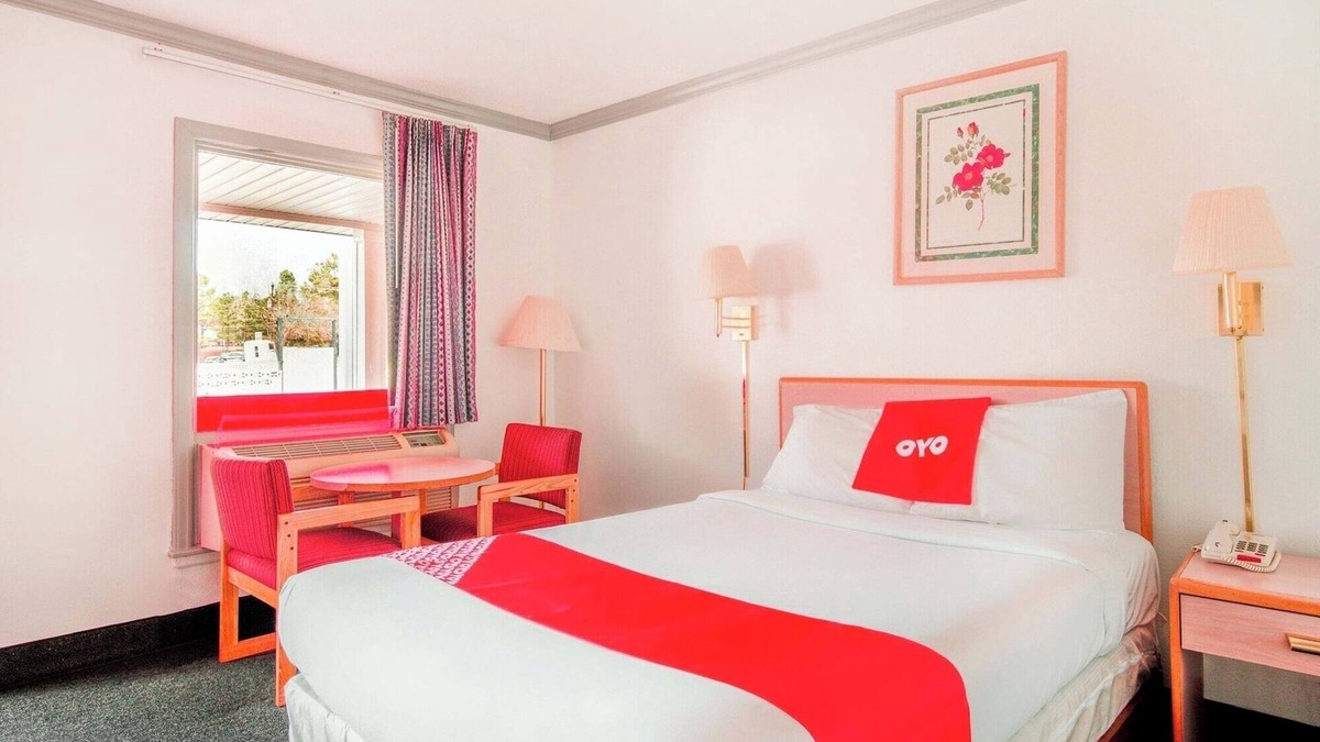 Durham Hotel | Quiet Room Close to Duke Gardens with Comfy Bed + Private Entrance