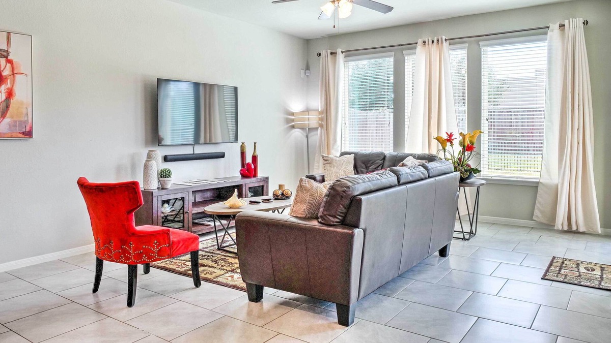 Rosenberg House | Quiet Rosenberg Home w/ Yard < 4 Mi to Dtwn