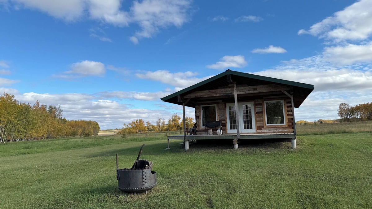 Bouvet Island Hotel | Quiet rural cabin next to Codette Lake