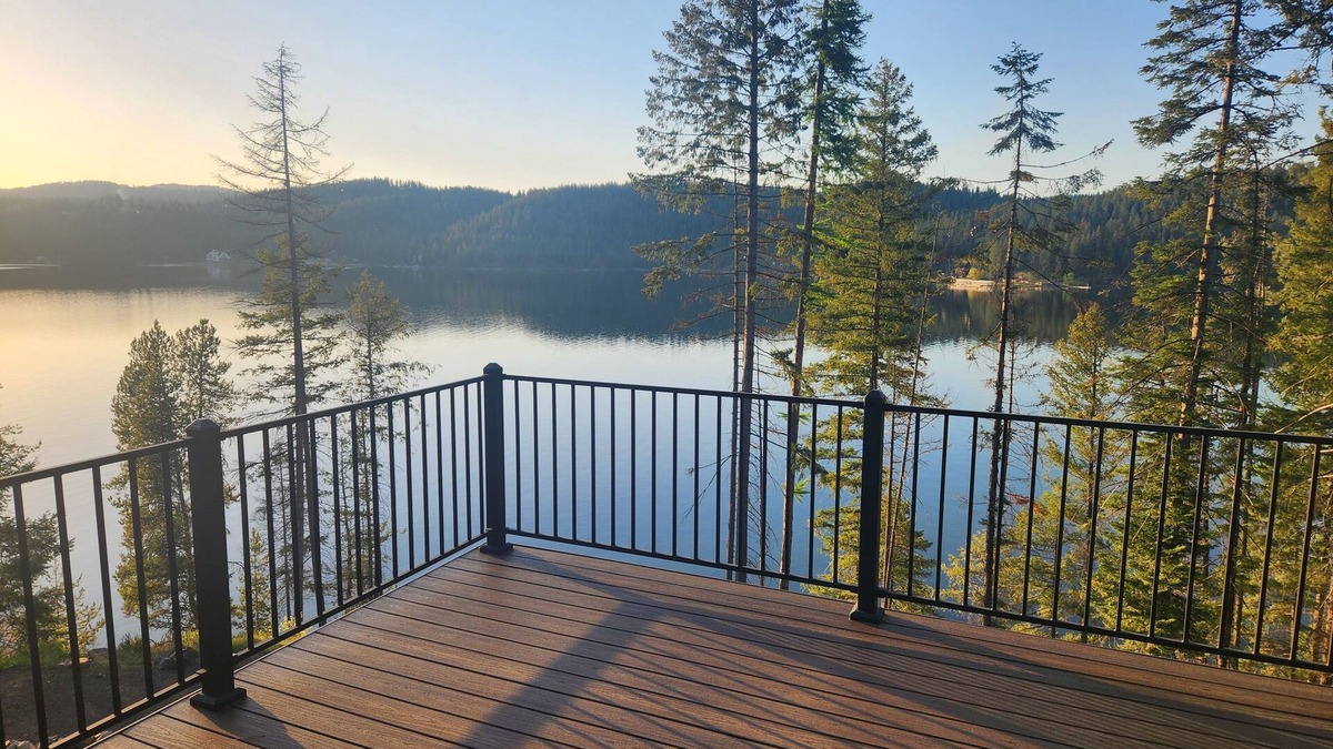 Coeur d'Alene Cottage | Quiet secluded Lake front Cabin on Lake Coeur D'Alene