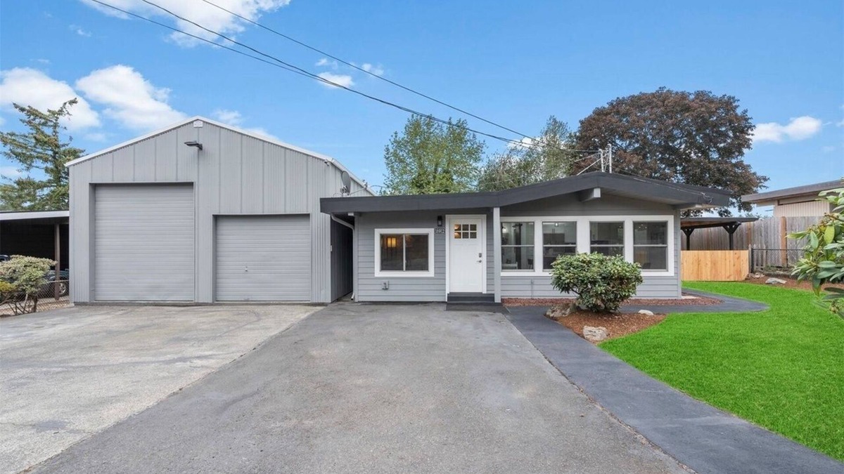 SeaTac House | Quiet Spacious Home Near Angle Lake