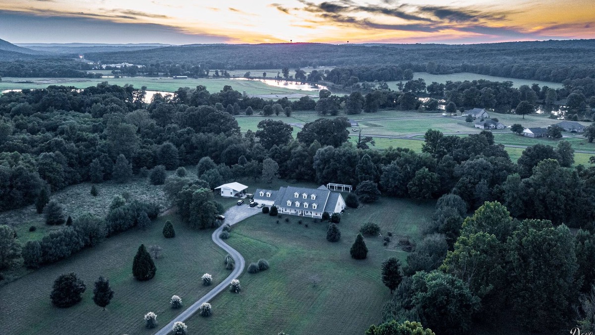 Wilburn House | Quiet, spacious, secluded hideaway for the entire family (and then some).