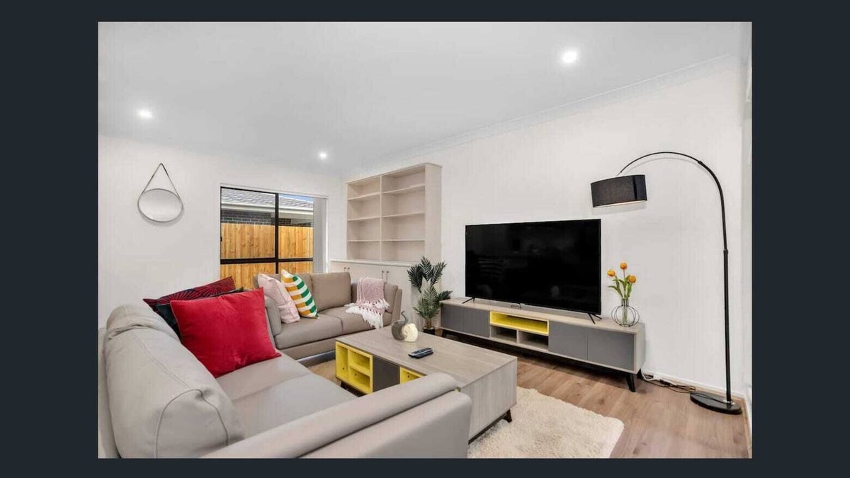 Maraylya House | Quiet Street + Parking on premise