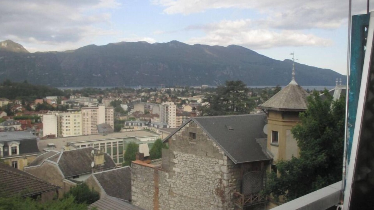 Aix-les-Bains City Center Apartment | Quiet studio, balcony with lake view, parking, near the spa, close to the center