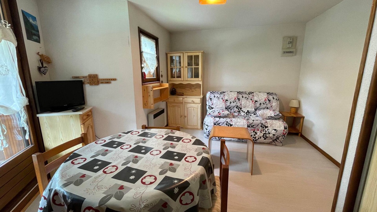 Abondance Apartment | Quiet Studio for 4 with Balcony in Abondance