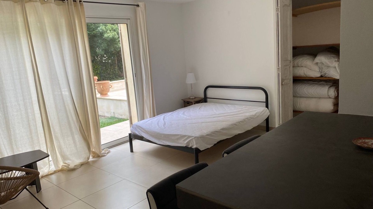 La Colle-sur-Loup Apartment | Quiet studio, large plot, terrace, 10 minutes from the sea.