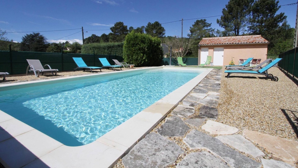 Salavas Cottage | Quiet surrounded by nature, heated pool - Gîte Le tournesol