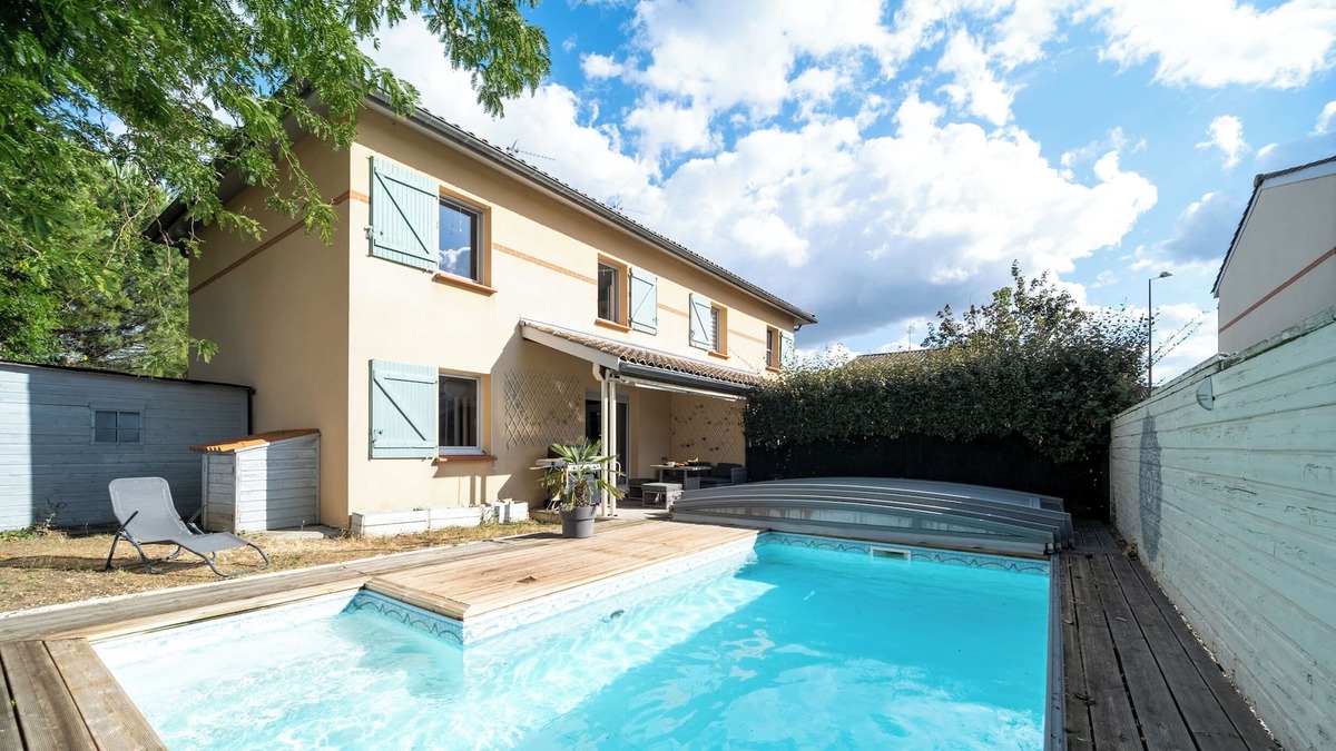Saint-Simon Villa | Quiet swimming pool & bbq villa accessible by public transportation in Toulouse