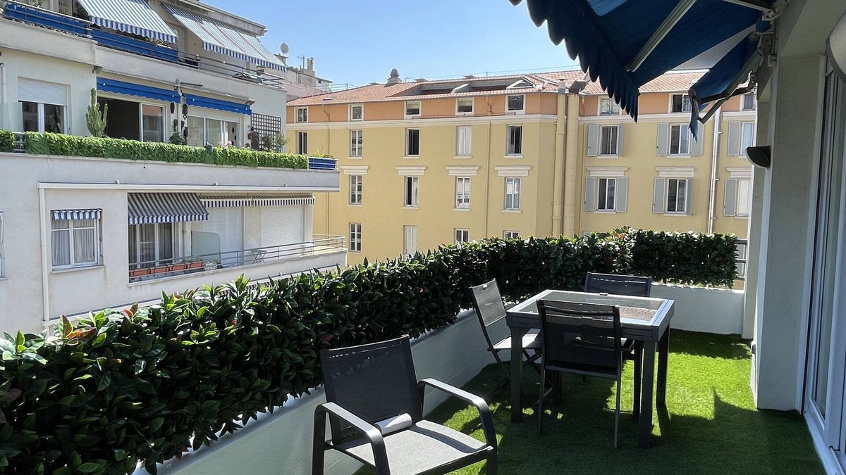 Carre d'Or Apartment | Quiet Top floor apartment with direct access to the Promenade des Anglais