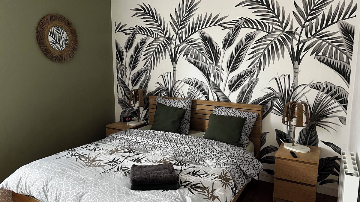 Oissel House | Quiet two-bedroom house on the banks of the Seine with parking space. Outdoor terrace