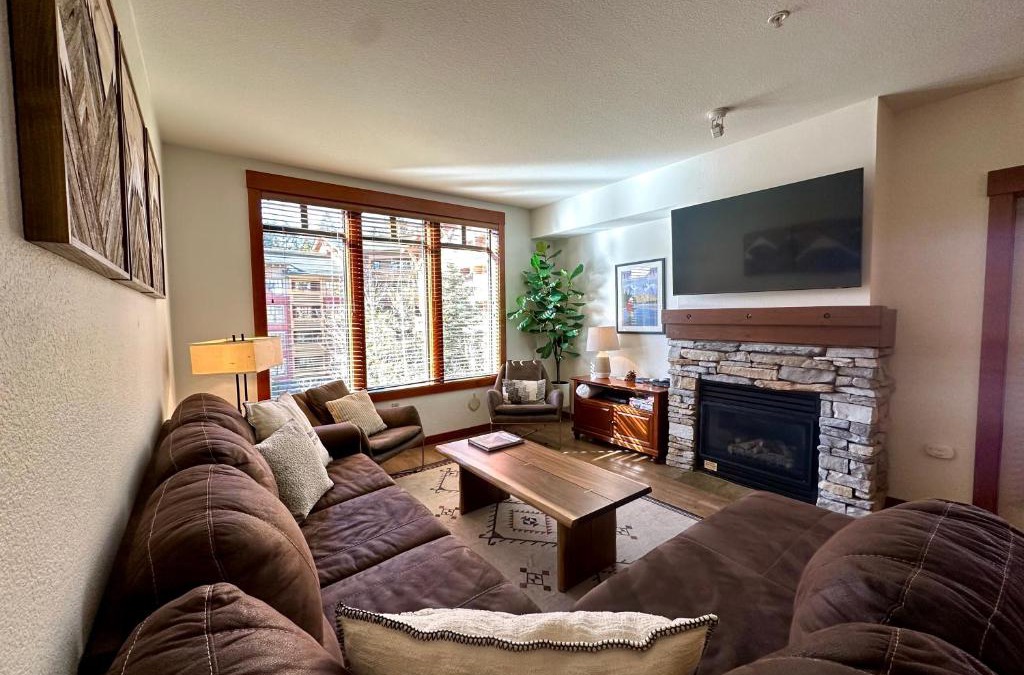 Mammoth Lakes House | Quiet, Updated, Corner Condo in the Village! Parking, Pool & Spa
