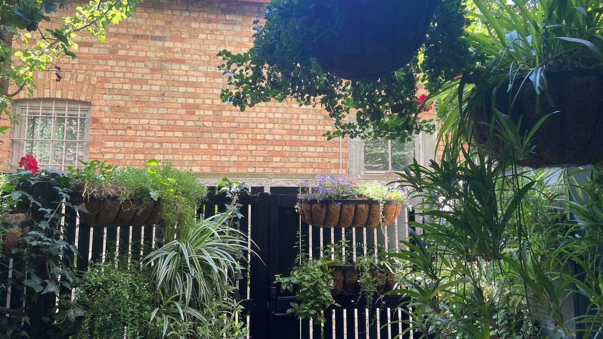 Coburg Apartment | Quiet Urban Oasis. Central to both City and Parkland. Easy Ground floor access