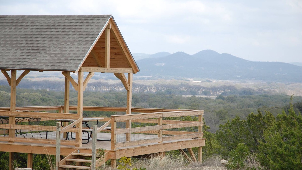 Utopia Cabin | Quiet Utopia Cabin w/Deck & Mountain Views!
