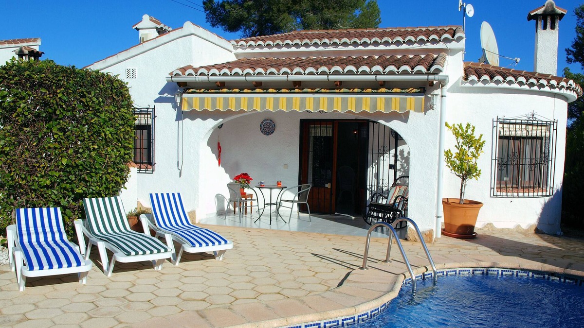 Moravit Villa | Quiet Villa. Private Pool & Tennis. Short walk to beach. MAX STAY 10 NIGHTS.