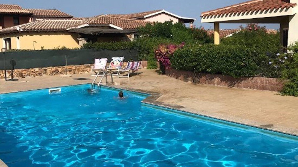 Monte Petrosu House | QUIET VILLA TWO STEPS FROM THE BEACH WITH VERANDA AND POOL