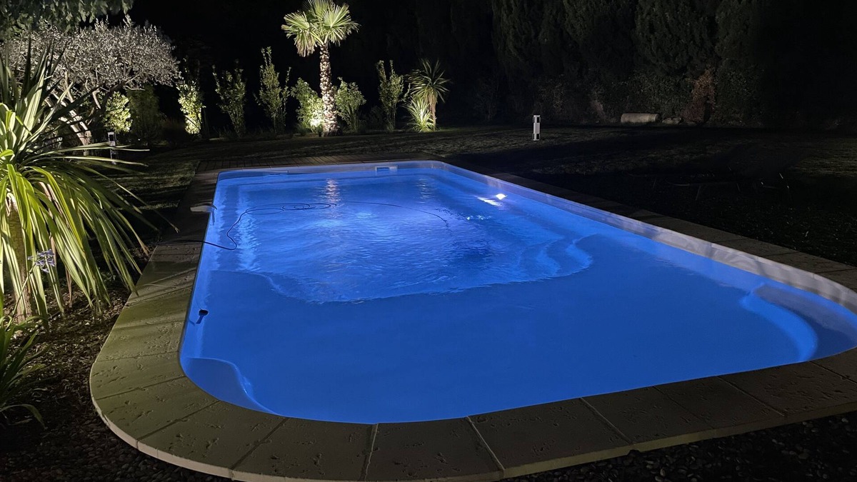 Chateaurenard Villa | Quiet villa with heated pool.