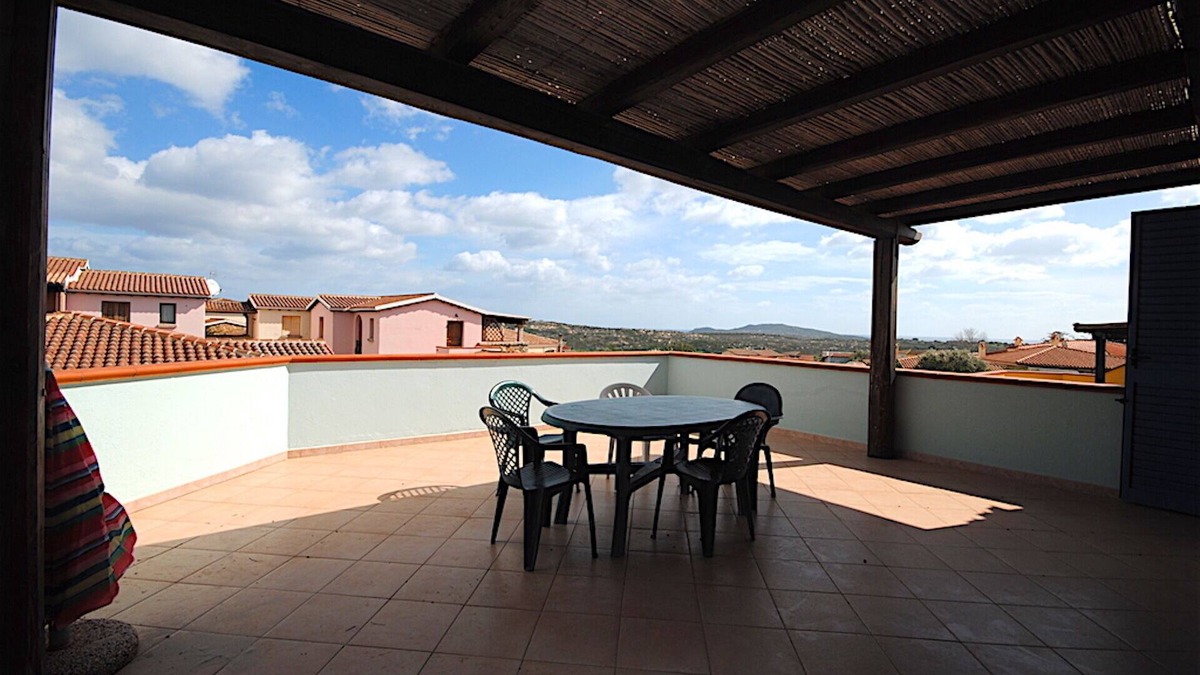 Monte Petrosu House | QUIET VILLA WITH VERANDA AND POOL 2 STEPS FROM THE SEA