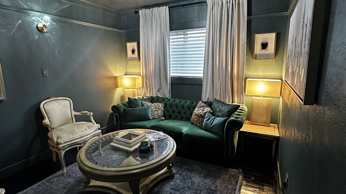 Downtown Apartment | Quiet warm apartment above spa