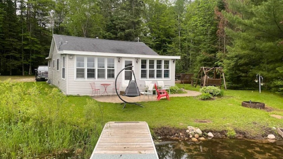 Carter House | QUIET WATERFRONT CABIN JUST FEET FROM THE FULL REC LAKE