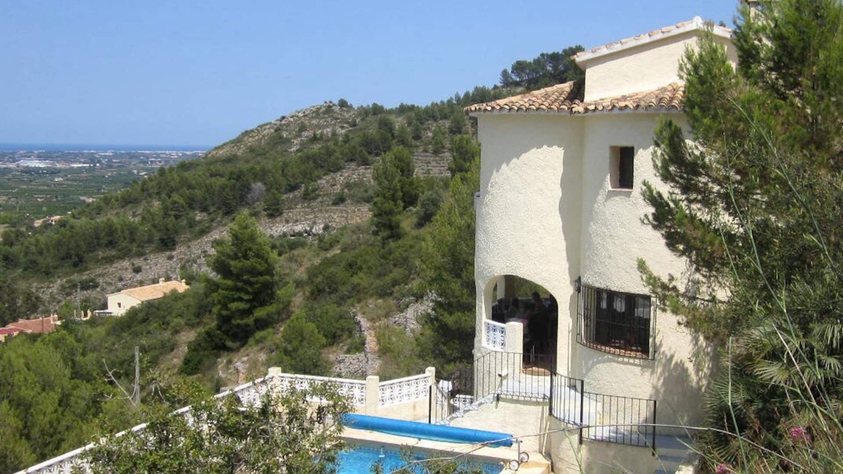 Benidoleig Villa | Quietly located villa with pool and great views of the green valley and Mediterranean Sea
